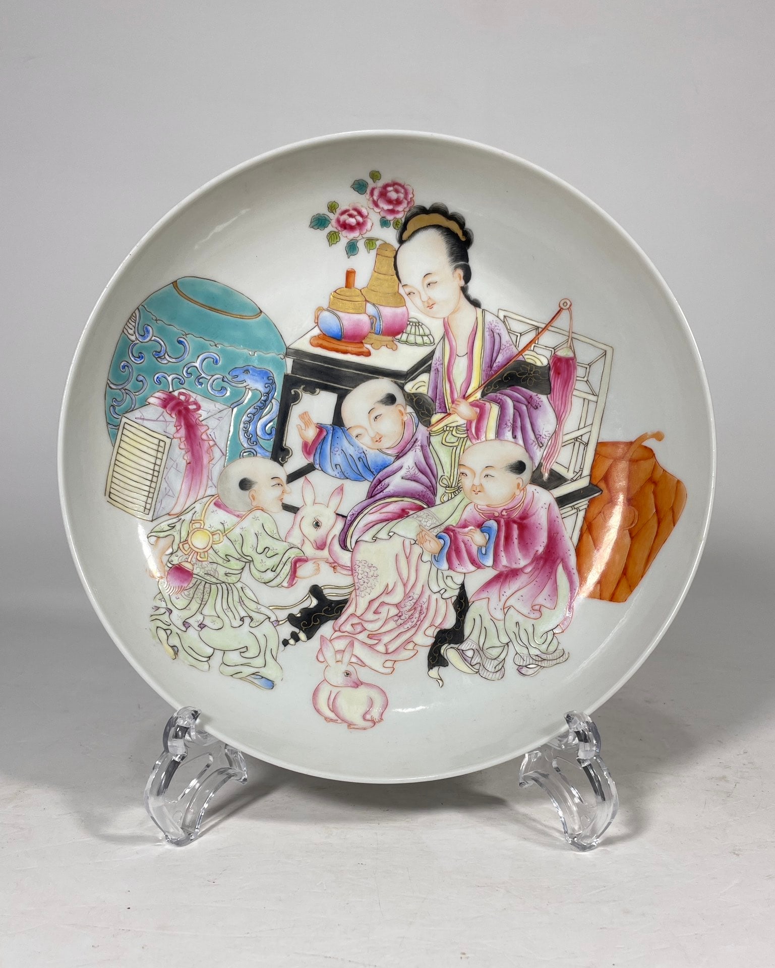 An Exquisite Famille-Rose Character and Story Pattern Plate: An Exquisite Famille-Rose Character and Story Pattern Plate Qing Dynasty, China Tongzhi Six-character Mark Size:4cmx20.3cm (The Dimensions Of All Batches Are Manually Measured.If You Need More