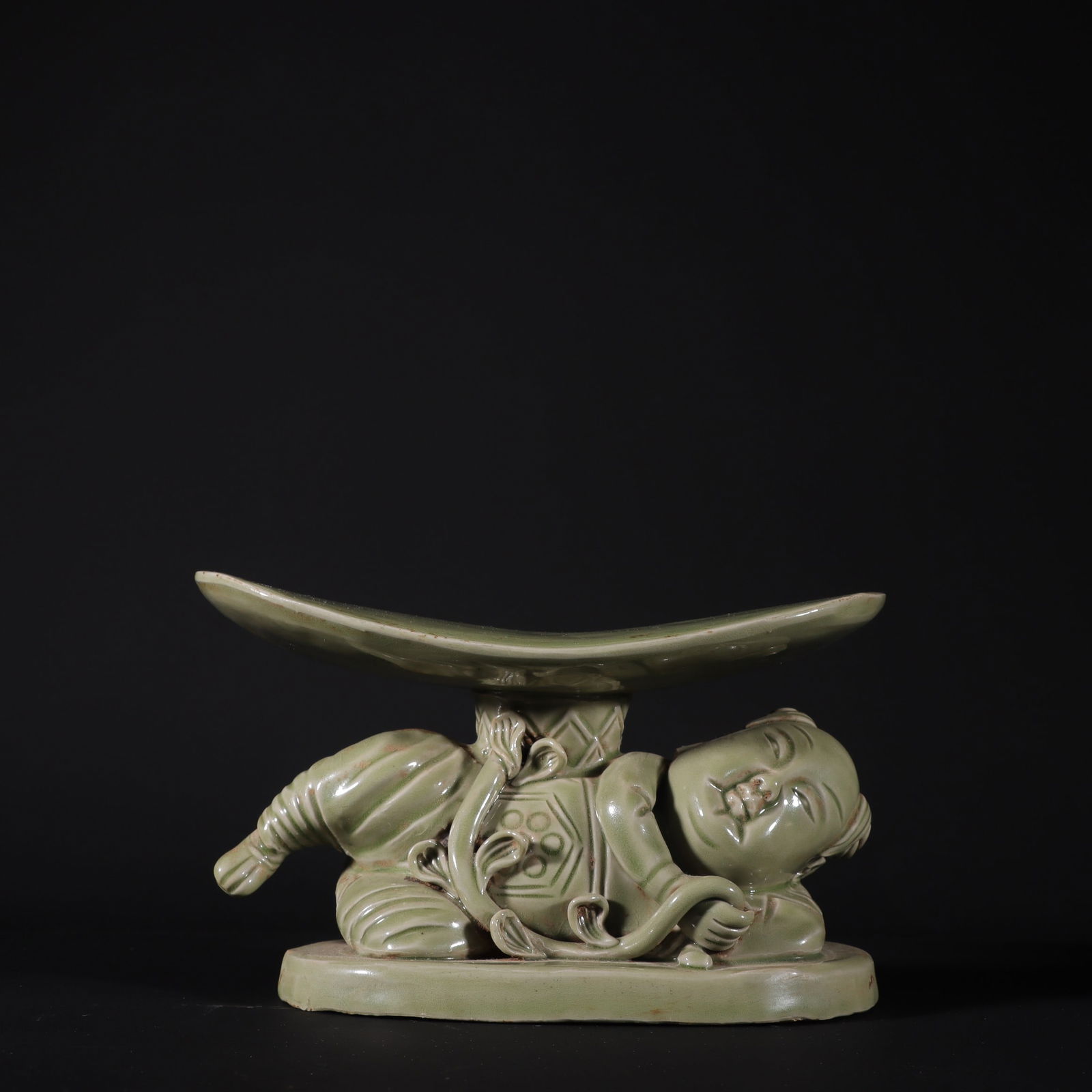 An Exquisite Yue yao Celadon Figure Pattern Ornament: An Exquisite Yue yao Celadon Figure Pattern Ornament Tang Dynasty, China Size:12cmx20.3cm (The Dimensions Of All Batches Are Manually Measured.If You Need More Detailed Information, Please Contact