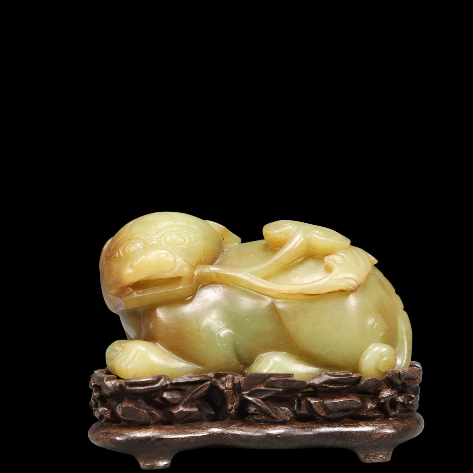 A Exquisite Archaic Jade Auspicious Beast Ornament (1 of 6)