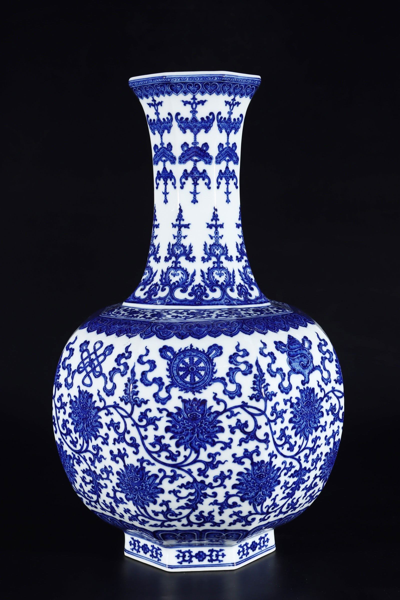 An Exquisite Blue and White Lotus Pattern Eight Treasures Pattern Vase: An Exquisite Blue and White Lotus Pattern Eight Treasures Pattern Vase Qing Dynasty, China Qianlong Six-character Mark Size:54cmx34cm (The Dimensions Of All Batches Are Manually Measured.If You