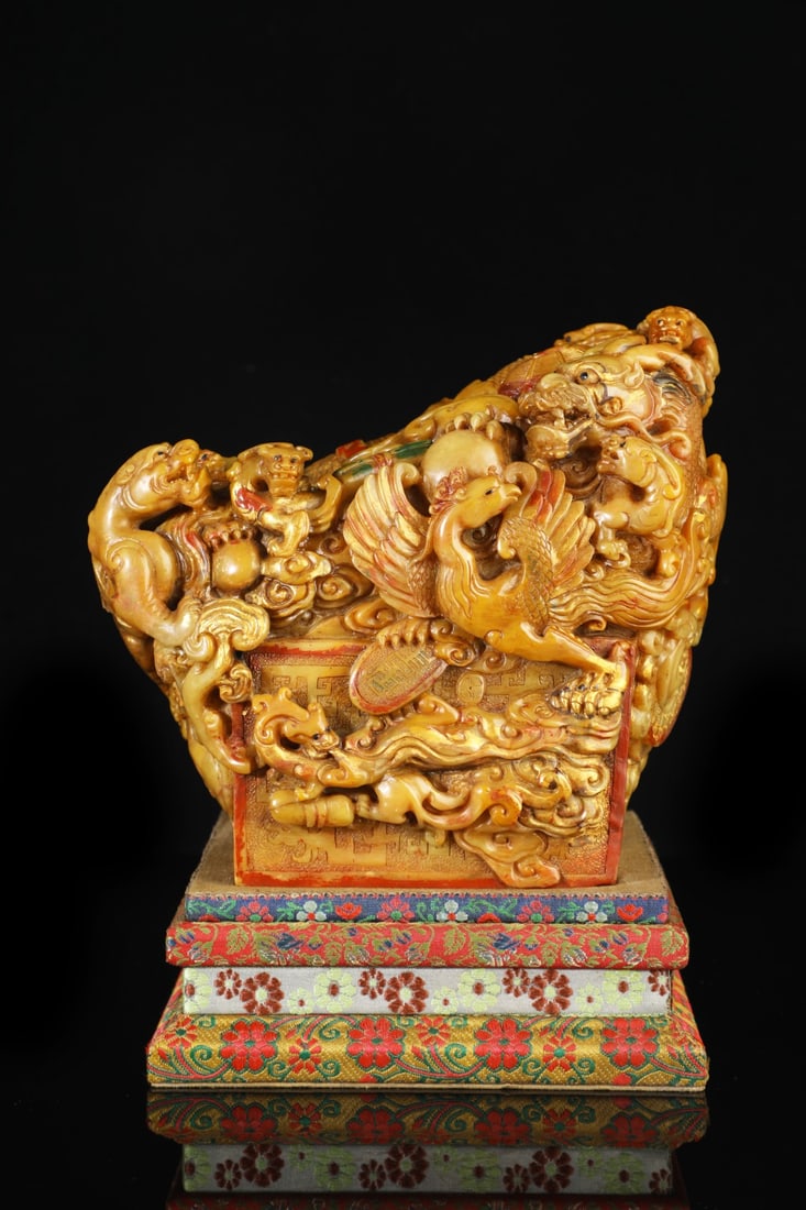 An Exquisite Shoushan Stone Dragon Pattern Seal Ornament: An Exquisite Shoushan Stone Dragon Pattern Seal Ornament Qing Dynasty, China Size:19cmx21cmx15.5cm Weight:8.9kg (The Dimensions Of All Batches Are Manually Measured.If You Need More Detailed Informati