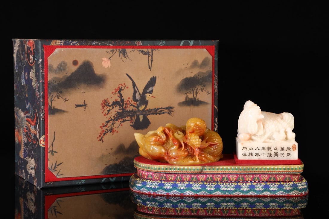 A Set of Fine Shoushan Stone Flower and Bird Pattern Seal: A Set of Fine Shoushan Stone Flower and Bird Pattern Seal Qing Dynasty, China Size:7.5cmx14.5cmWeight:2757g (The Dimensions Of All Batches Are Manually Measured.If You Need More Detailed