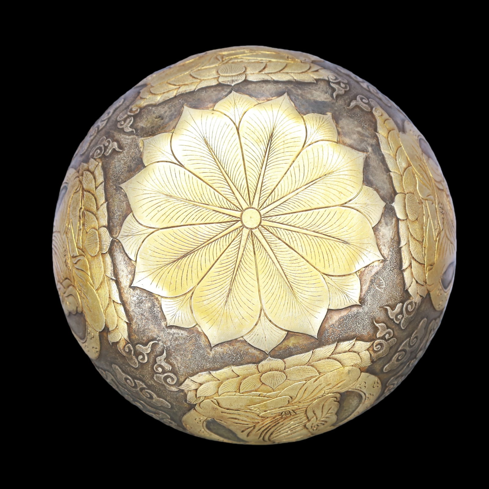 A Exquisite Gilt Silver Lotus Pattern Figures Pattern Bowl - 5