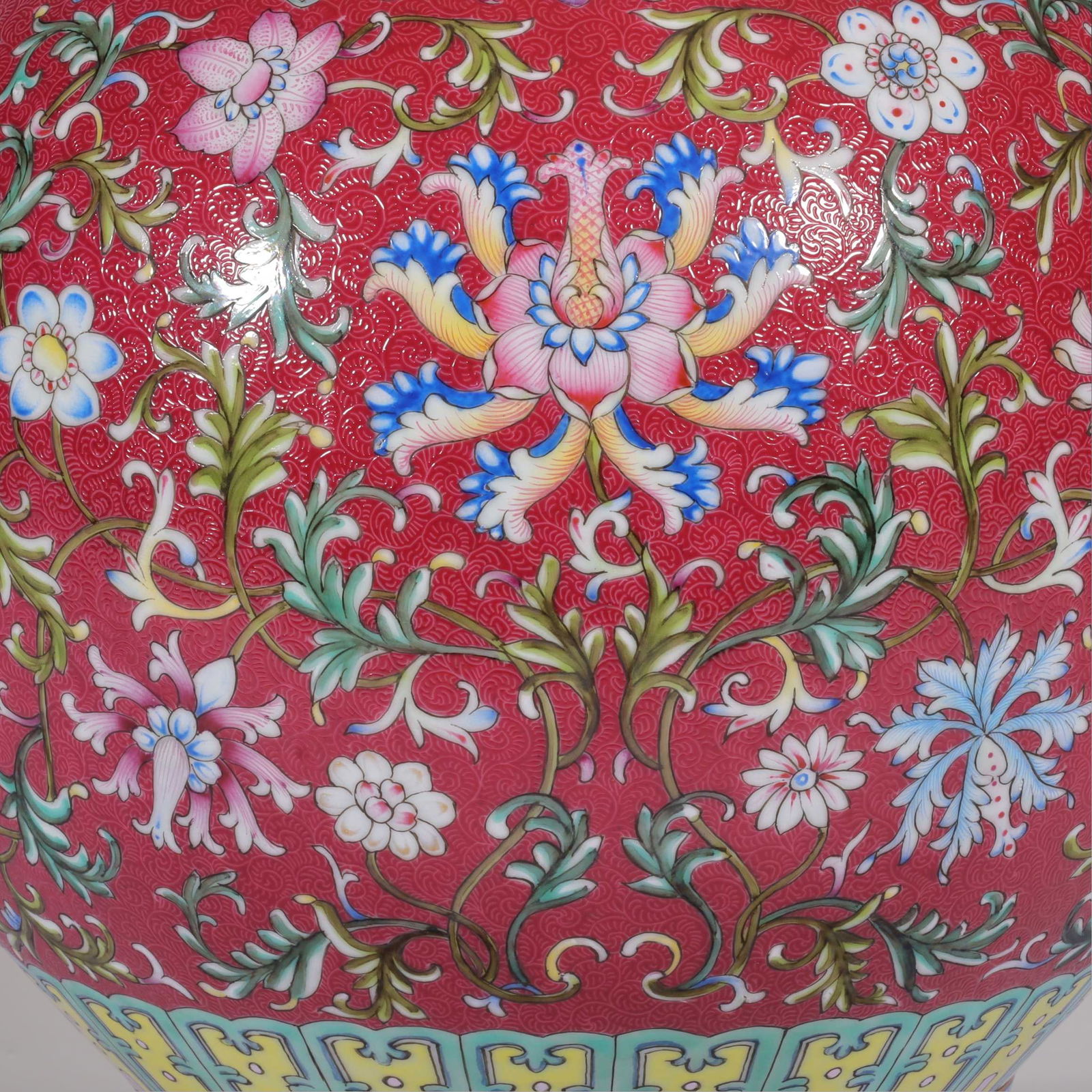 An Exquisite Famille-Rose Ruby Red-Glazed Lotus Pattern Double-Ears Vase - 3