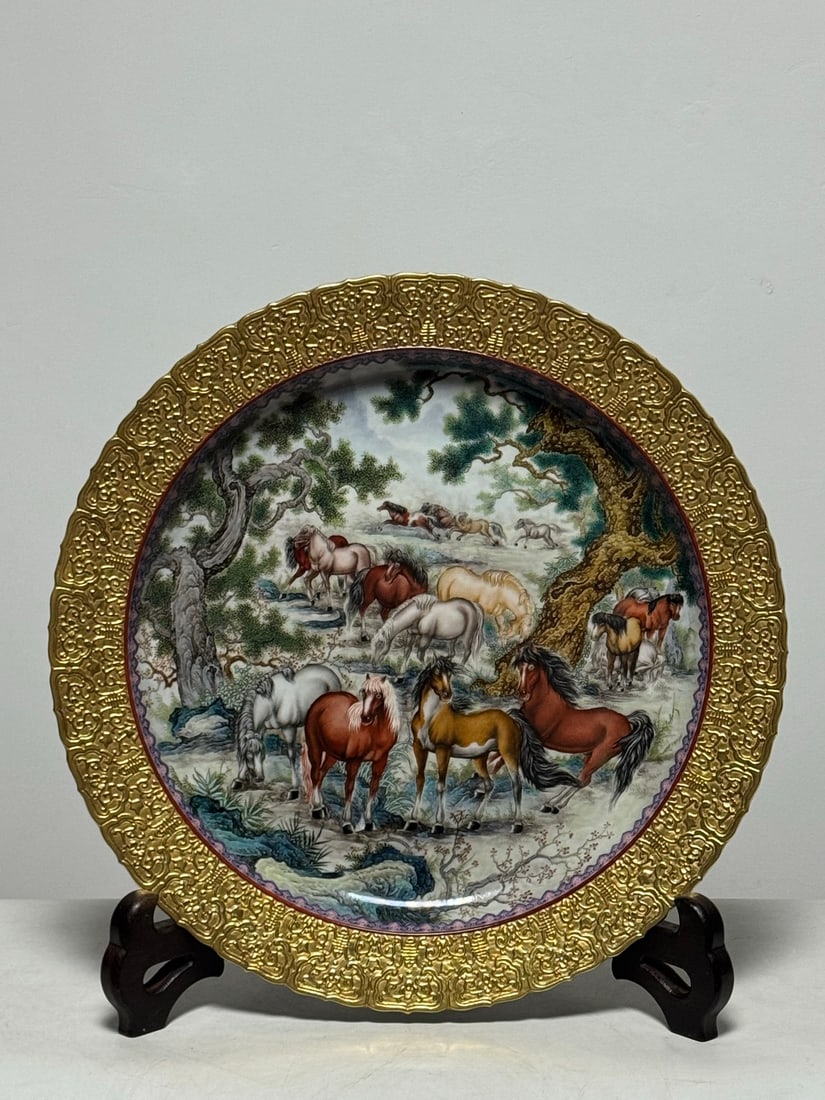 An Exquisite Enamel Painted Gold Bats and Peach Pattern Horse Pattern Plate: An Exquisite Enamel Painted Gold Bats and Peach Pattern Horse Pattern Plate Qing Dynasty, China Qianlong Six-character Mark Size:6.5cmx45.5cm (The Dimensions Of All Batches Are Manually Measured.If