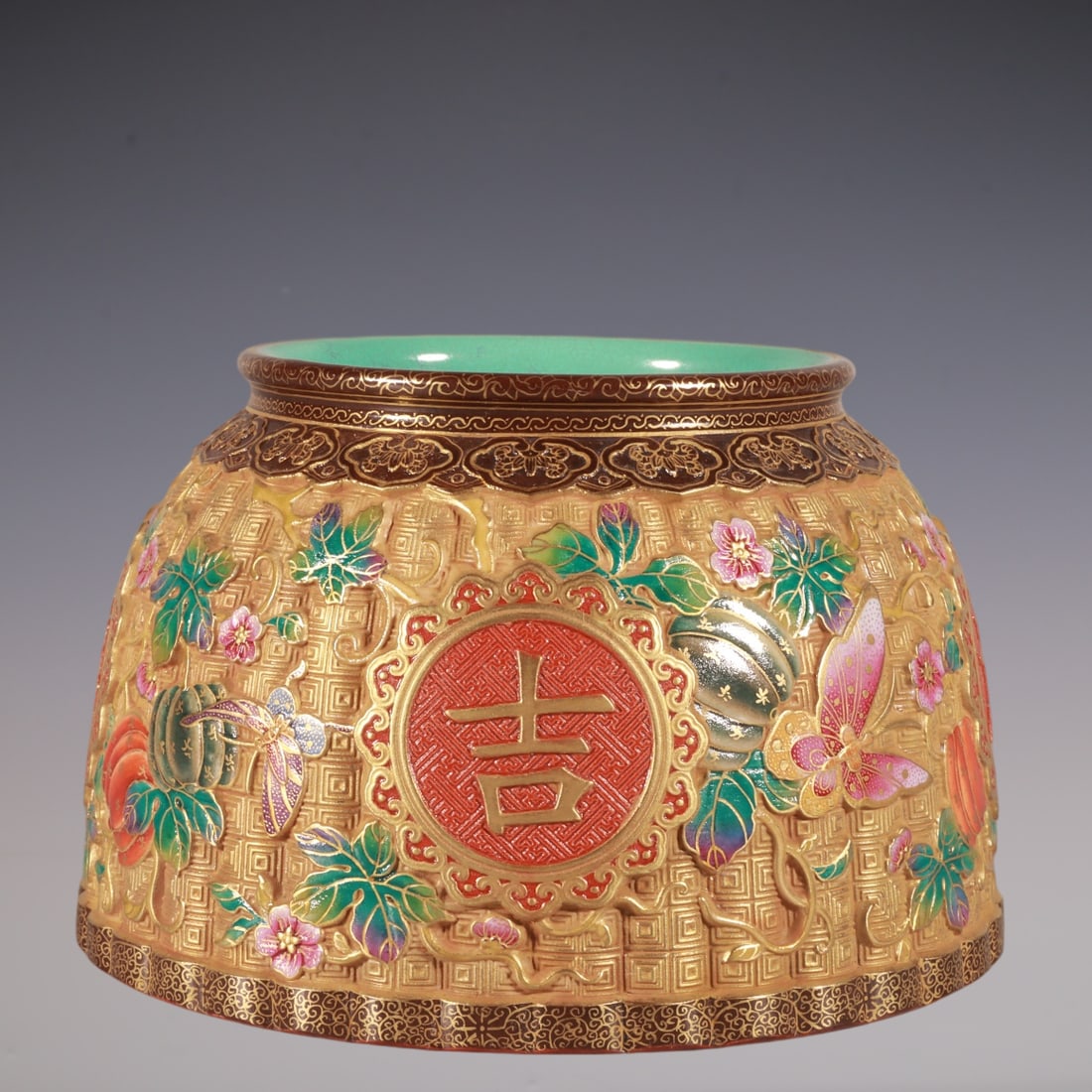 An Exquisite Enamel Flower and Butterfly Pattern Brush Washer: An Exquisite Enamel Flower and Butterfly Pattern Brush Washer Qing Dynasty, China Qianlong Six-character Mark Size:10.6cmx16cm (The Dimensions Of All Batches Are Manually Measured.If You Need More