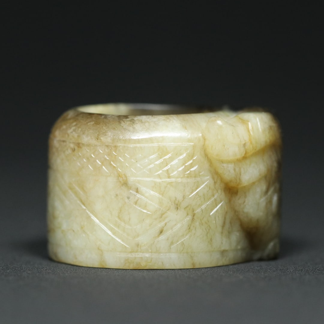 An Exquisite White Jade Beast-Face Pattern With Inscription Ring - 4