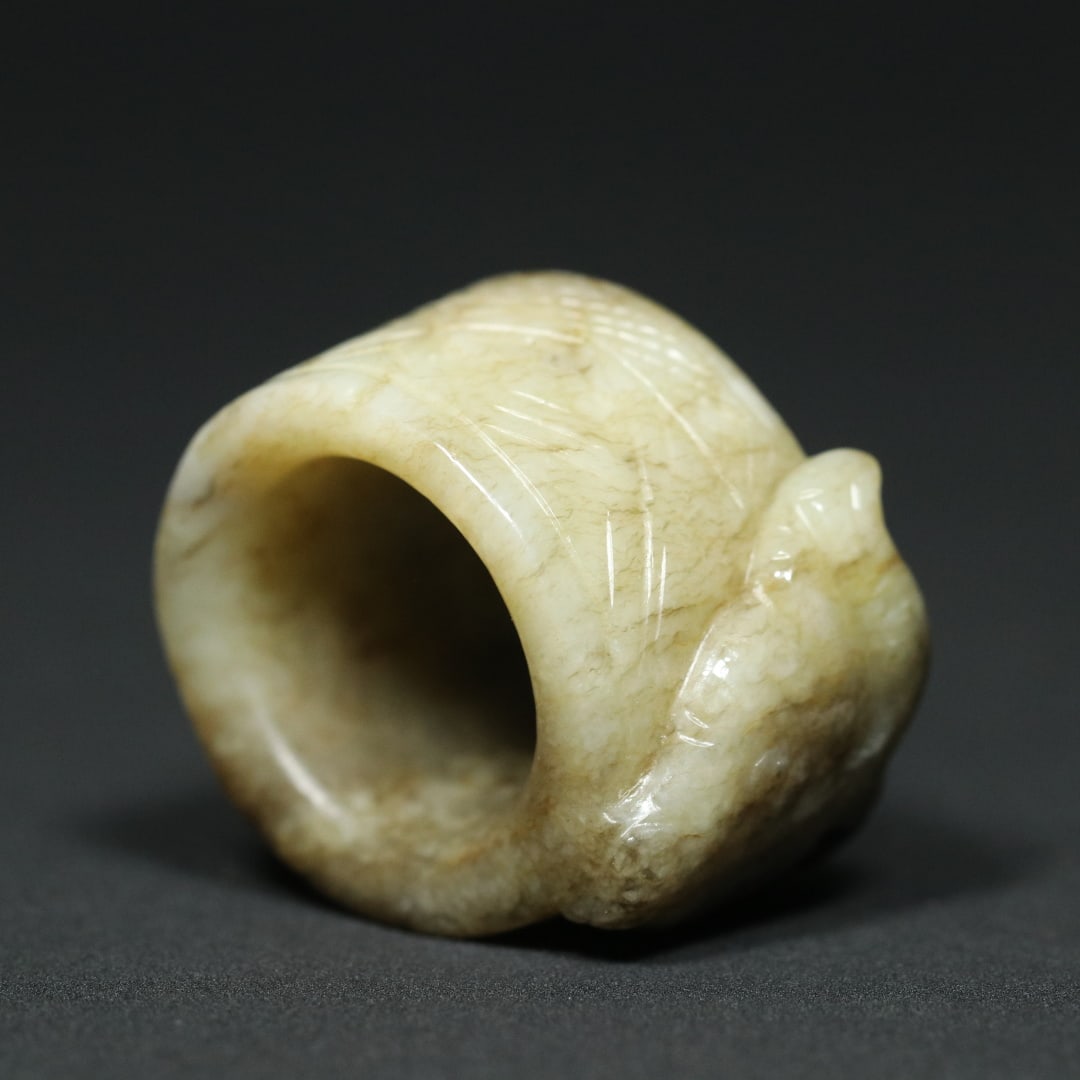 An Exquisite White Jade Beast-Face Pattern With Inscription Ring - 7