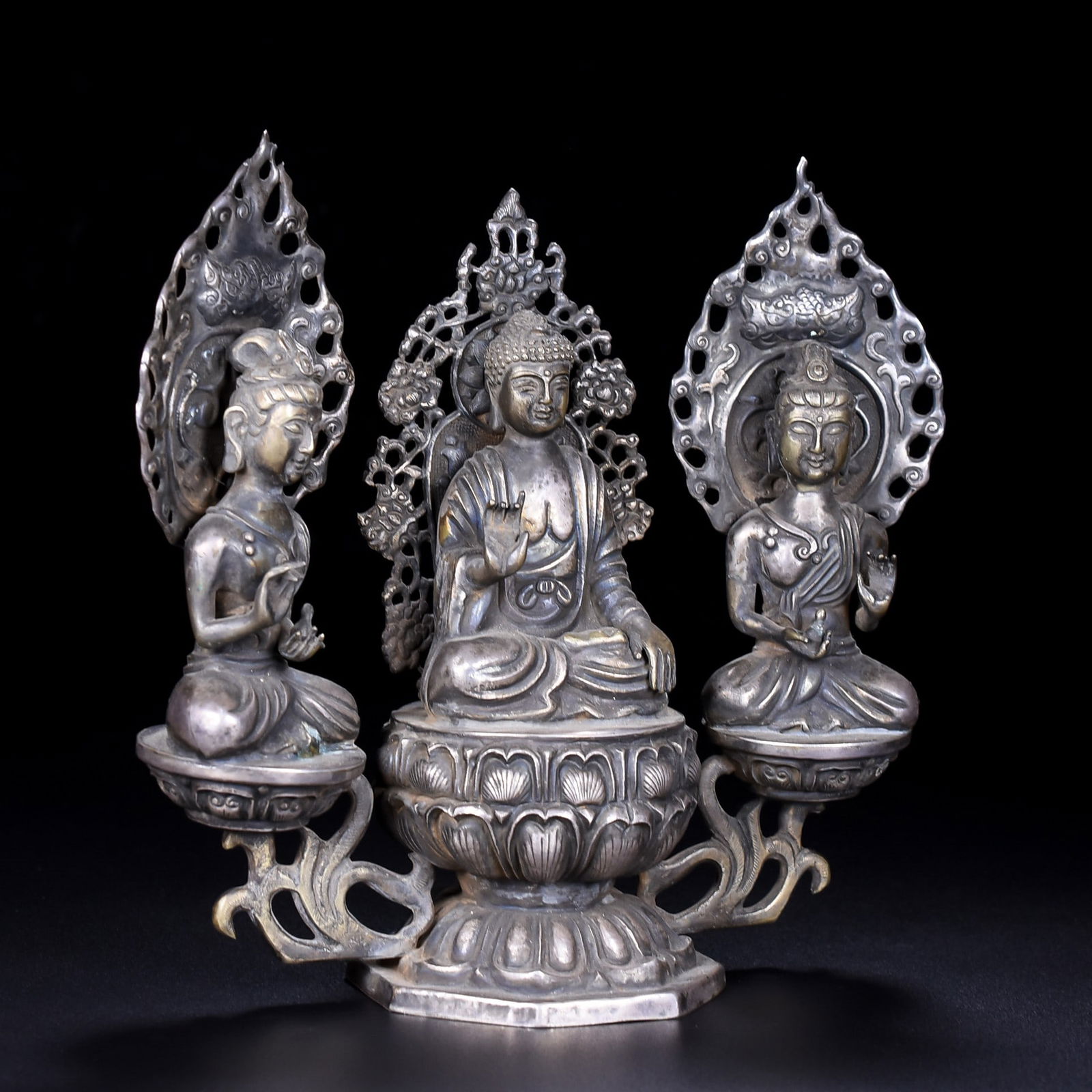 An Exquisite Silver Buddha Statue - 2