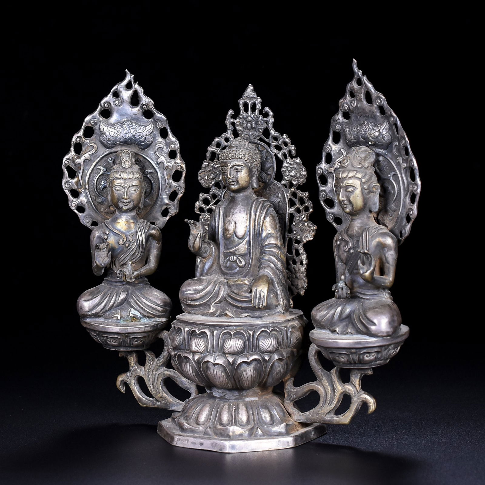An Exquisite Silver Buddha Statue - 3