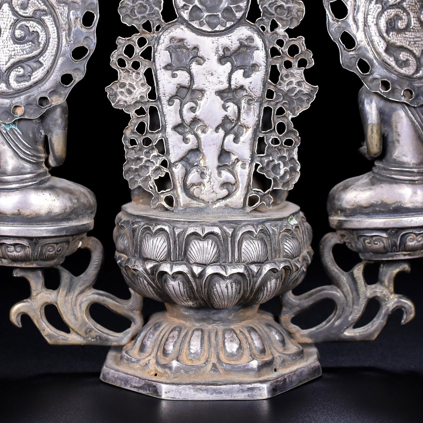 An Exquisite Silver Buddha Statue - 8