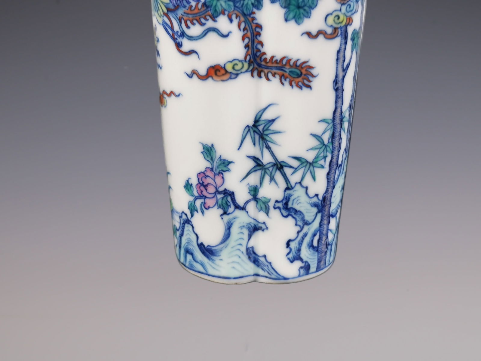 An Exquisite Doucai Blue and White Phoenix Pattern Lotus Pattern Vase - 7