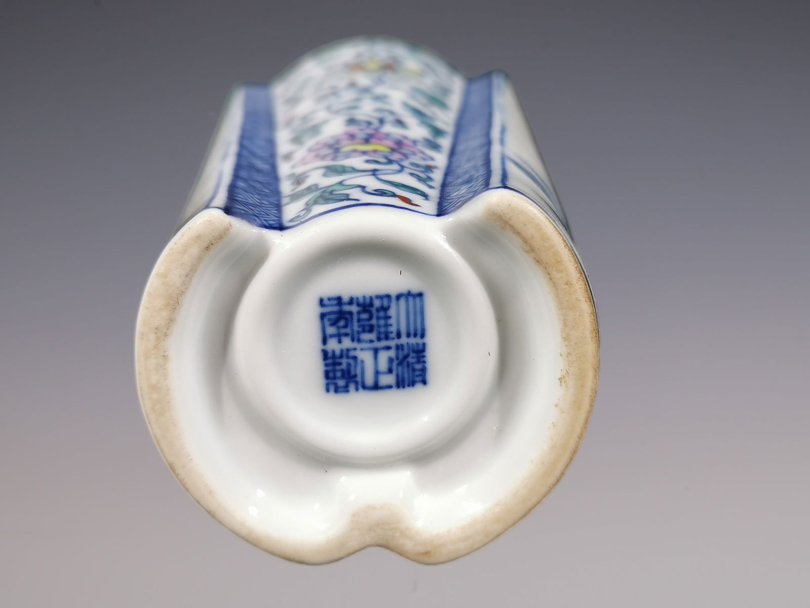 An Exquisite Doucai Blue and White Phoenix Pattern Lotus Pattern Vase - 9