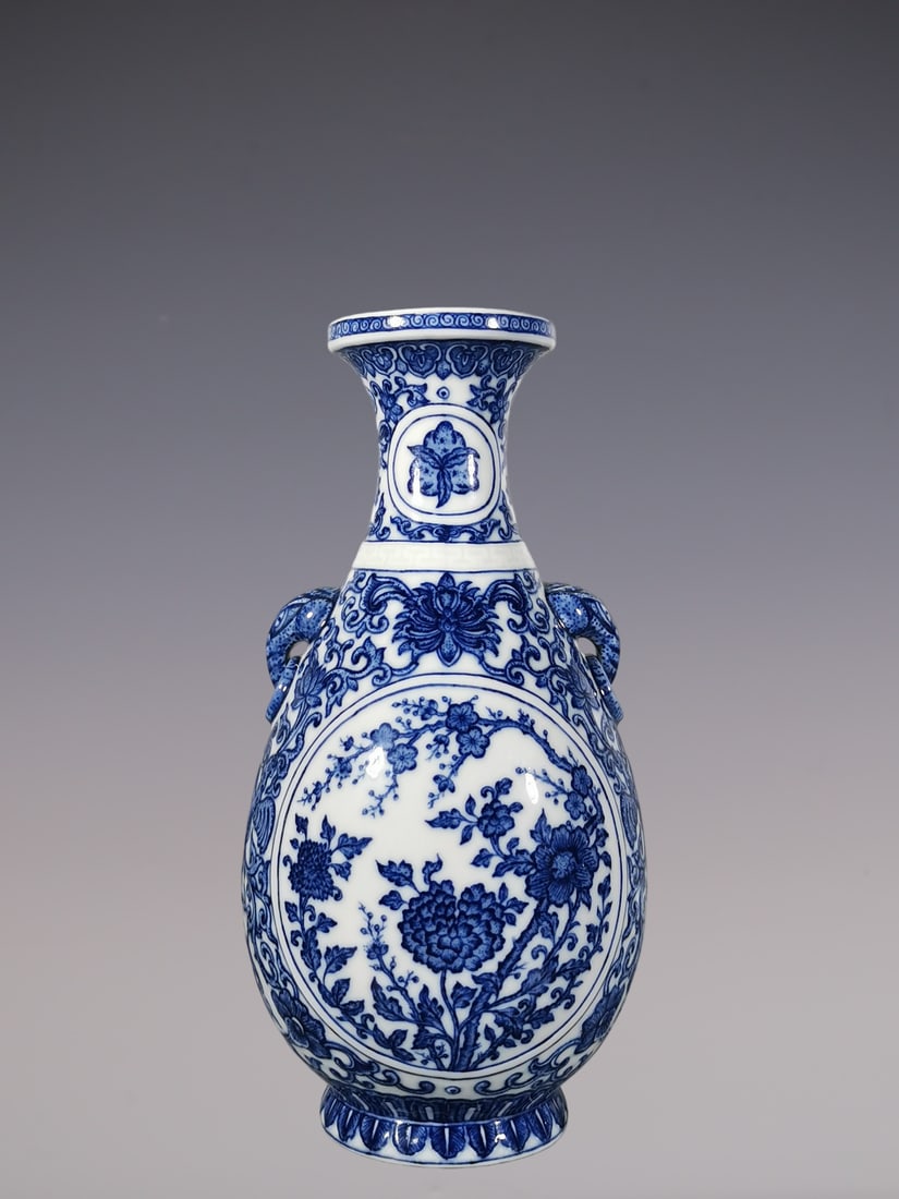 An Exquisite Blue and White Lotus Pattern Double-Ears Vase: An Exquisite Blue and White Lotus Pattern Double-Ears Vase Qing Dynasty, China Qianlong Six-character Mark Size:28cmx15cm (The Dimensions Of All Batches Are Manually Measured.If You Need More Detailed