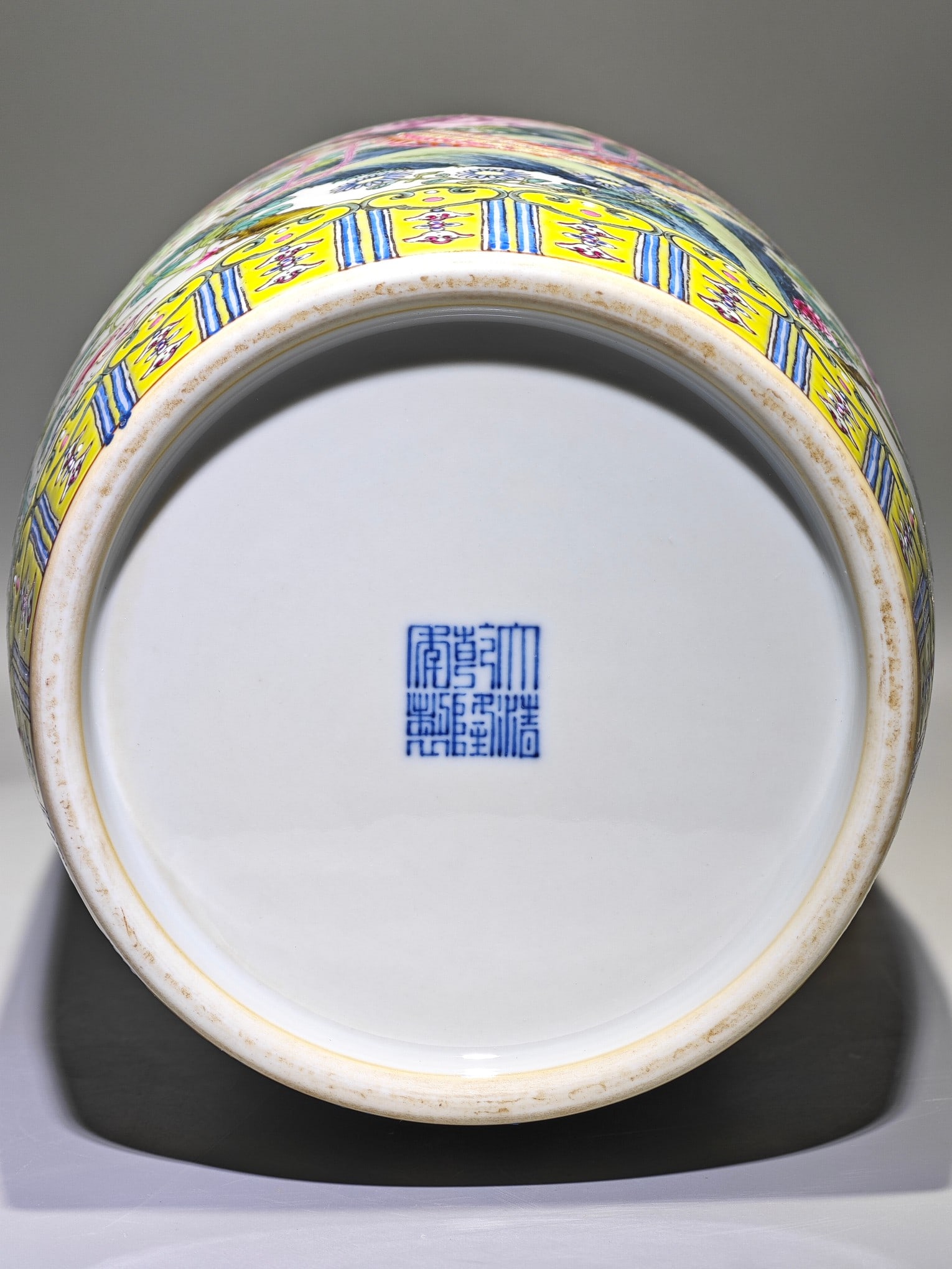 An Exquisite Enamel Flower and Bird Pattern Vase - 8