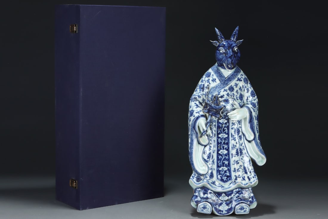 An Exquisite Blue and White Lotus Pattern Auspicious Beast Ornament: An Exquisite Blue and White Lotus Pattern Auspicious Beast Ornament Ming Dynasty, China Xuande Four-character Mark Size:52.5cmx22cm (The Dimensions Of All Batches Are Manually Measured.If You Need