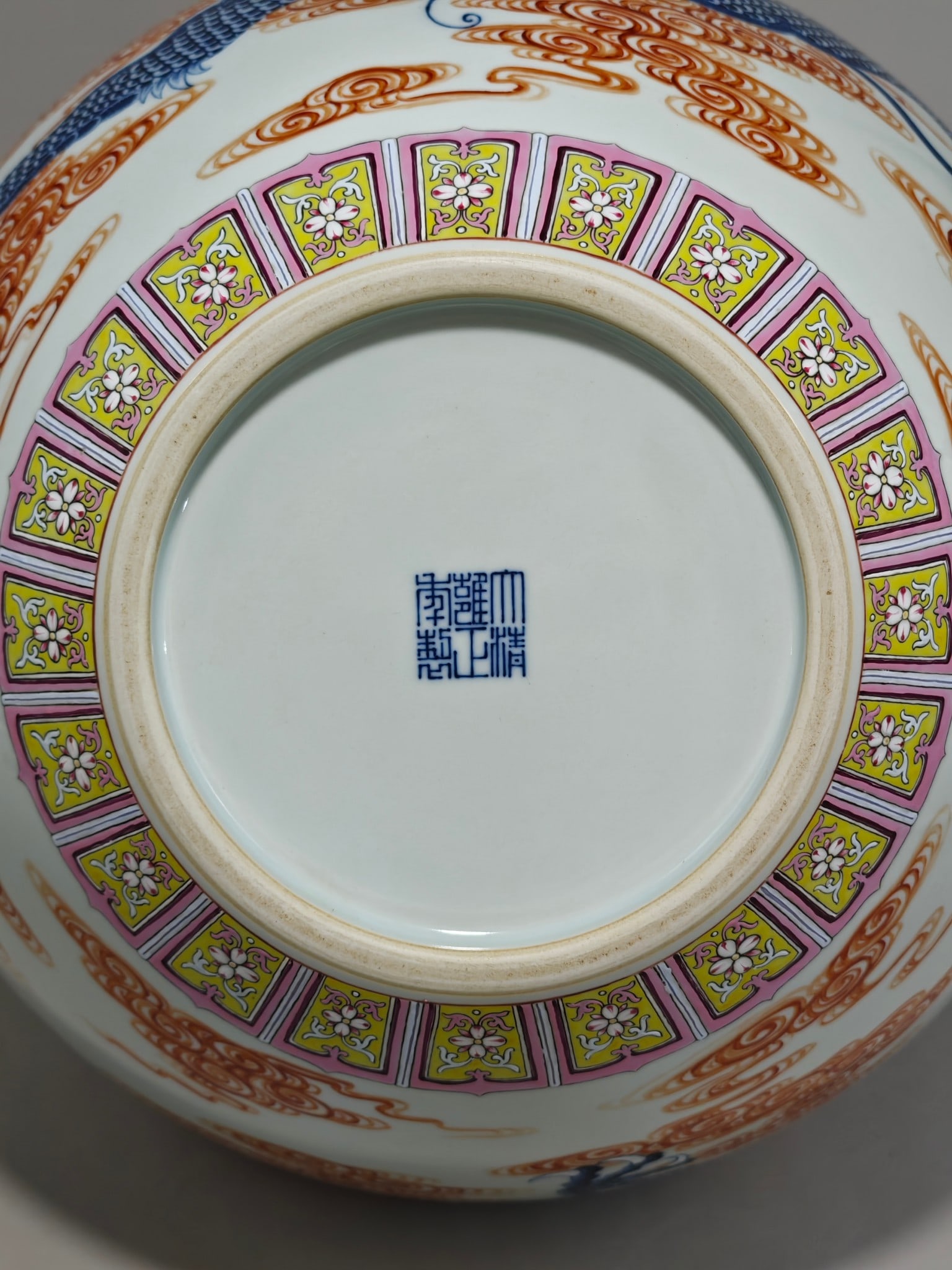 An Exquisite Blue and White Dragon Pattern Vase - 9