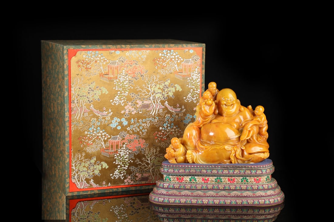 An Exquisite Shoushan Stone Statue of Maitreya Buddha Ornament: An Exquisite Shoushan Stone Statue of Maitreya Buddha Ornament Qing Dynasty, China Size:17cmx24cmx14cm Weight:4840g (The Dimensions Of All Batches Are Manually Measured.If You Need More Detailed