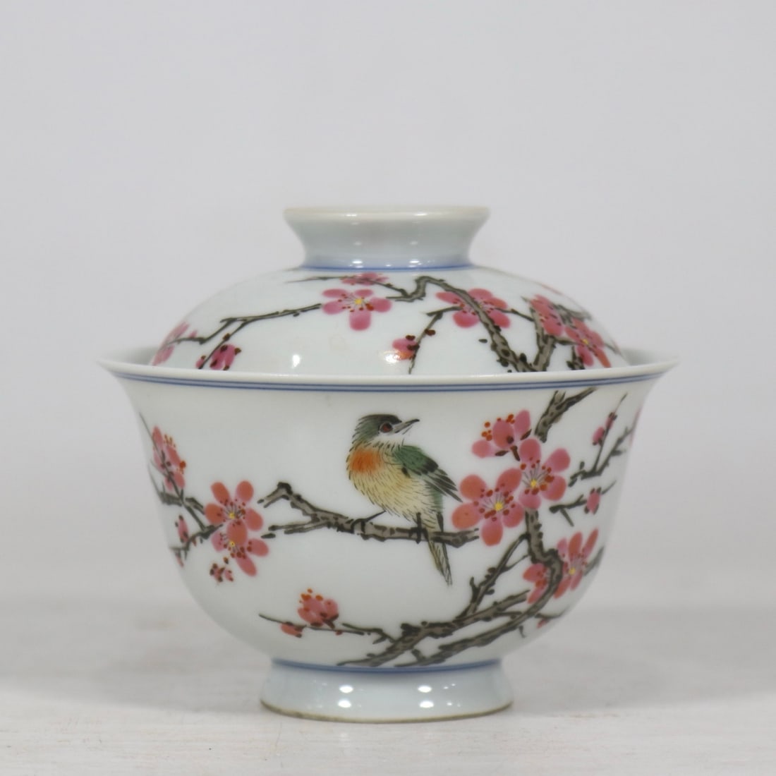An Exquisite Famille-Rose Flower and Bird Pattern Bowl: An Exquisite Famille-Rose Flower and Bird Pattern Bowl Qing Dynasty, China Yongzheng Six-character Mark Size:7.5cmx9cm (The Dimensions Of All Batches Are Manually Measured.If You Need More Detailed