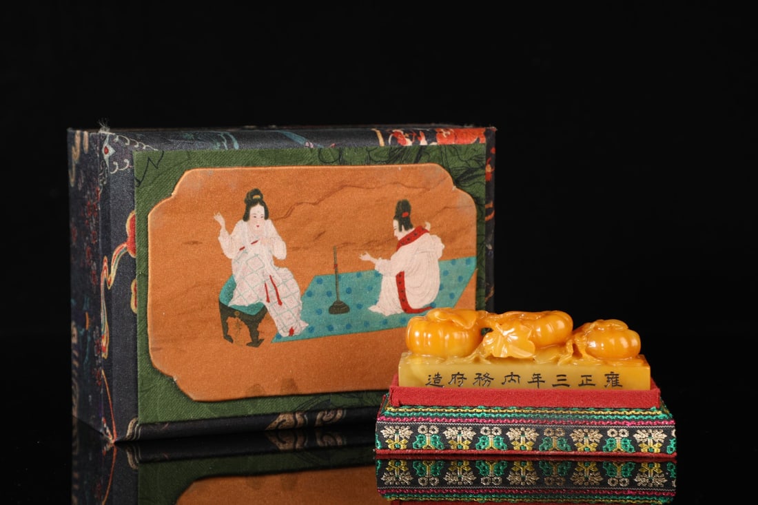 An Exquisite Shoushan Stone Flower and Fruit Pattern Seal: An Exquisite Shoushan Stone Flower and Fruit Pattern Seal Qing Dynasty, China Size:3.5cmx10cm Weight:190g (The Dimensions Of All Batches Are Manually Measured.If You Need More Detailed Information,