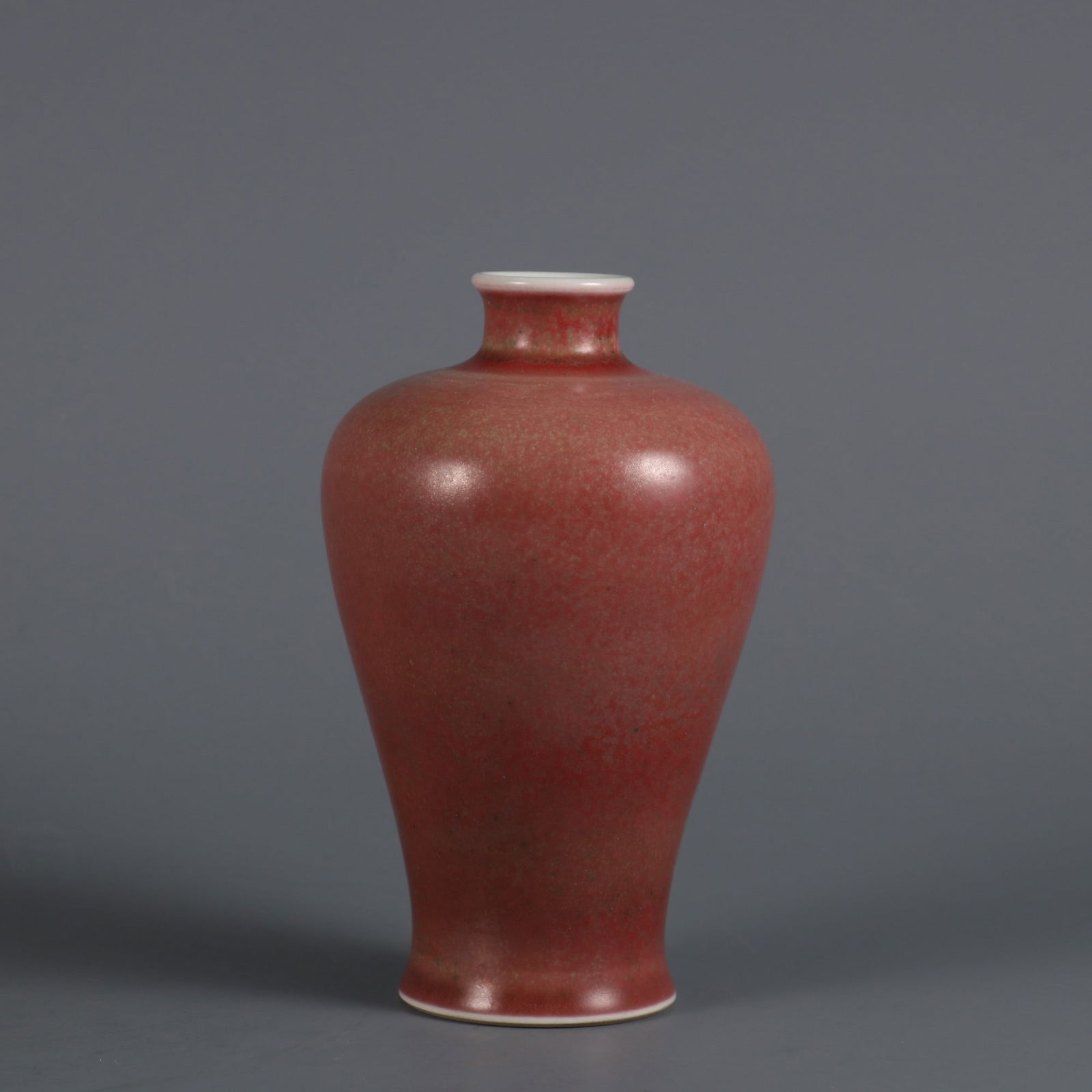 An Exquisite PeachBloom-Glazed Vase: An Exquisite PeachBloom-Glazed Vase Qing Dynasty, China Yongzheng Six-character Mark Size:13.8cmx8cm (The Dimensions Of All Batches Are Manually Measured.If You Need More Detailed Information, Please
