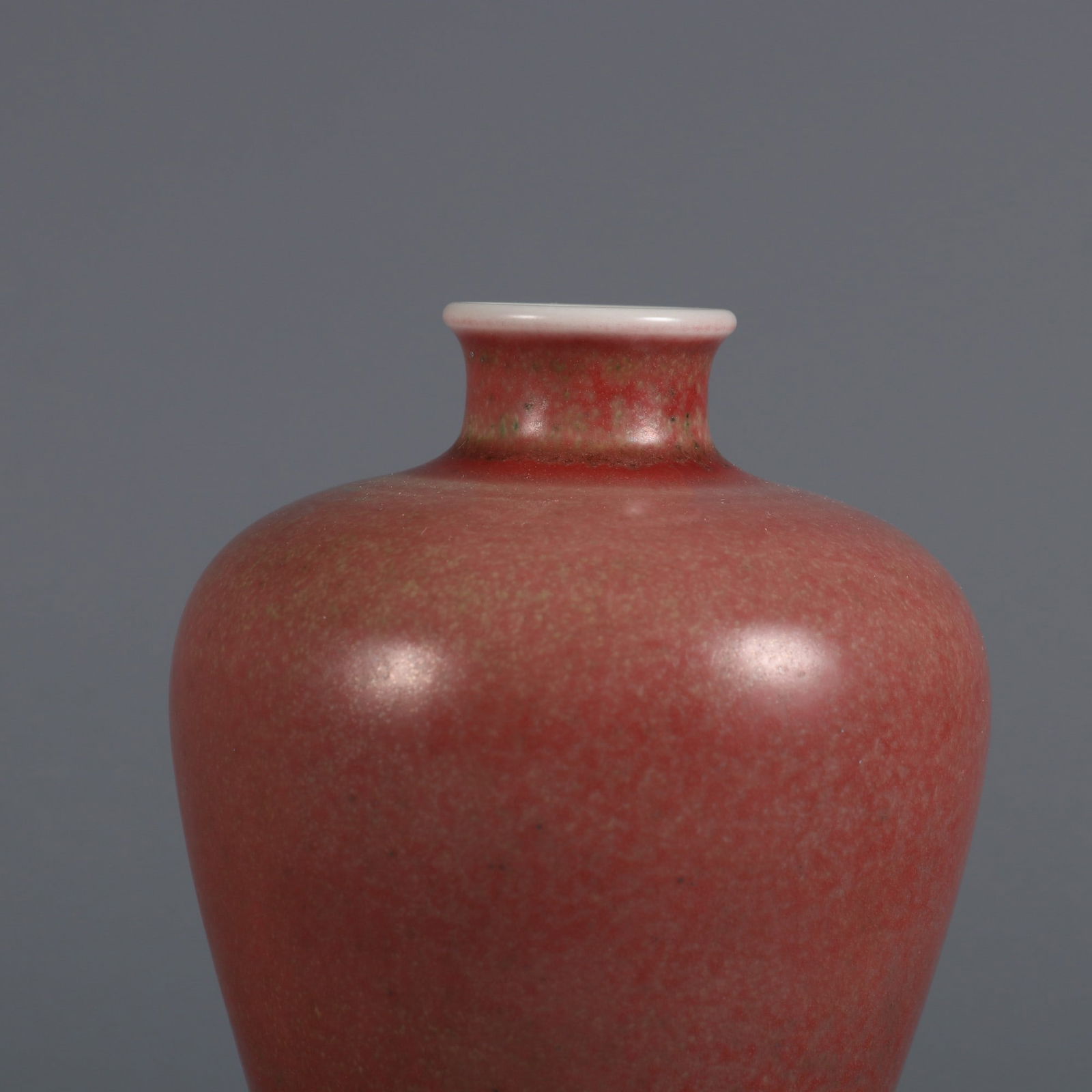 An Exquisite PeachBloom-Glazed Vase - 3