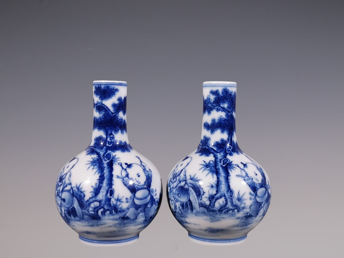 An Exquisite Blue and White Character and Story Pattern Vase: An Exquisite Blue and White Character and Story Pattern Vase Qing Dynasty, China Yongzheng Six-character Mark Size:10cmx6.6cm (The Dimensions Of All Batches Are Manually Measured.If You Need More
