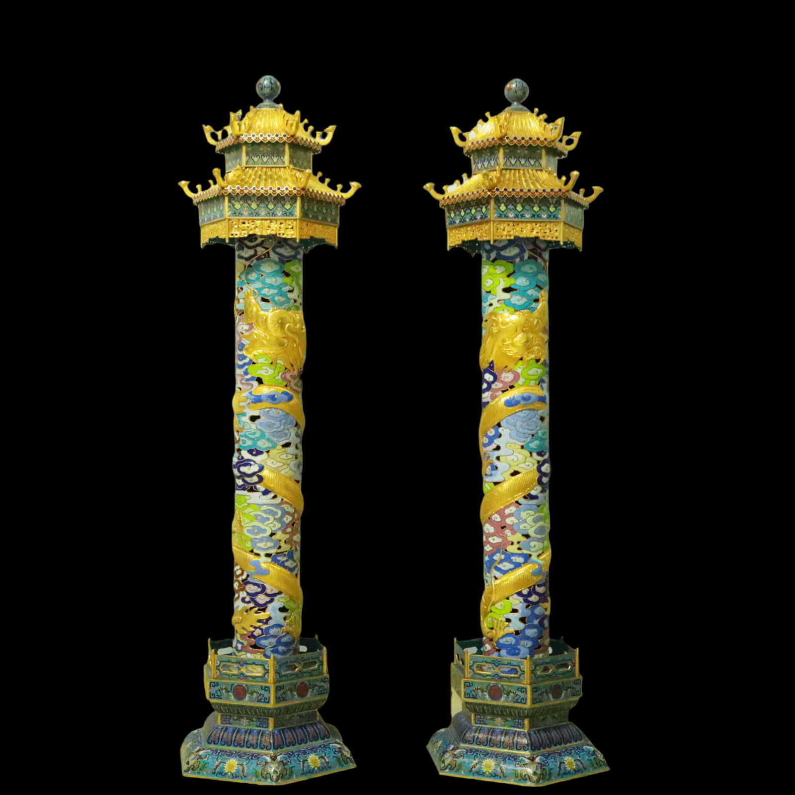 A Pair of Exquisite Cloisonne Dragon Pattern Ornament: A Pair of Exquisite Cloisonne Dragon Pattern Ornament Qing Dynasty, China Size:36cmx36cmx126cm (The Dimensions Of All Batches Are Manually Measured.If You Need More Detailed Information, Please Contac