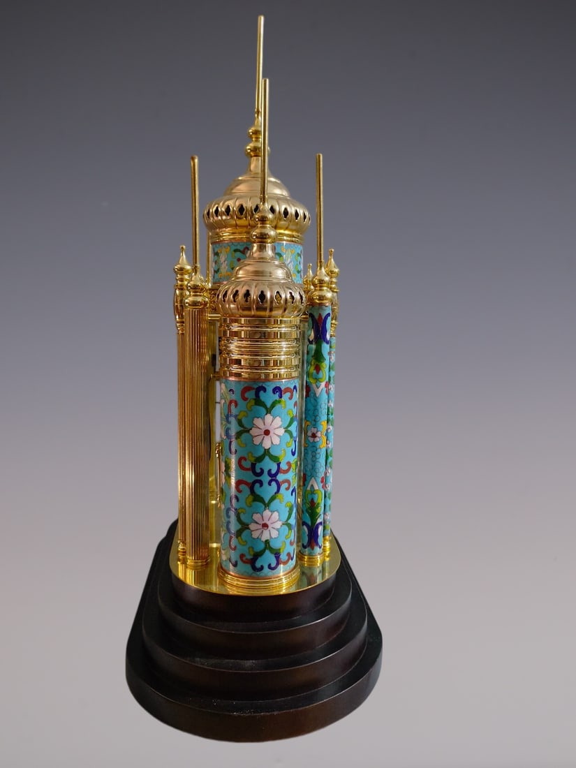 An Exquisite Gilt Bronze Lotus Pattern Clock - 7