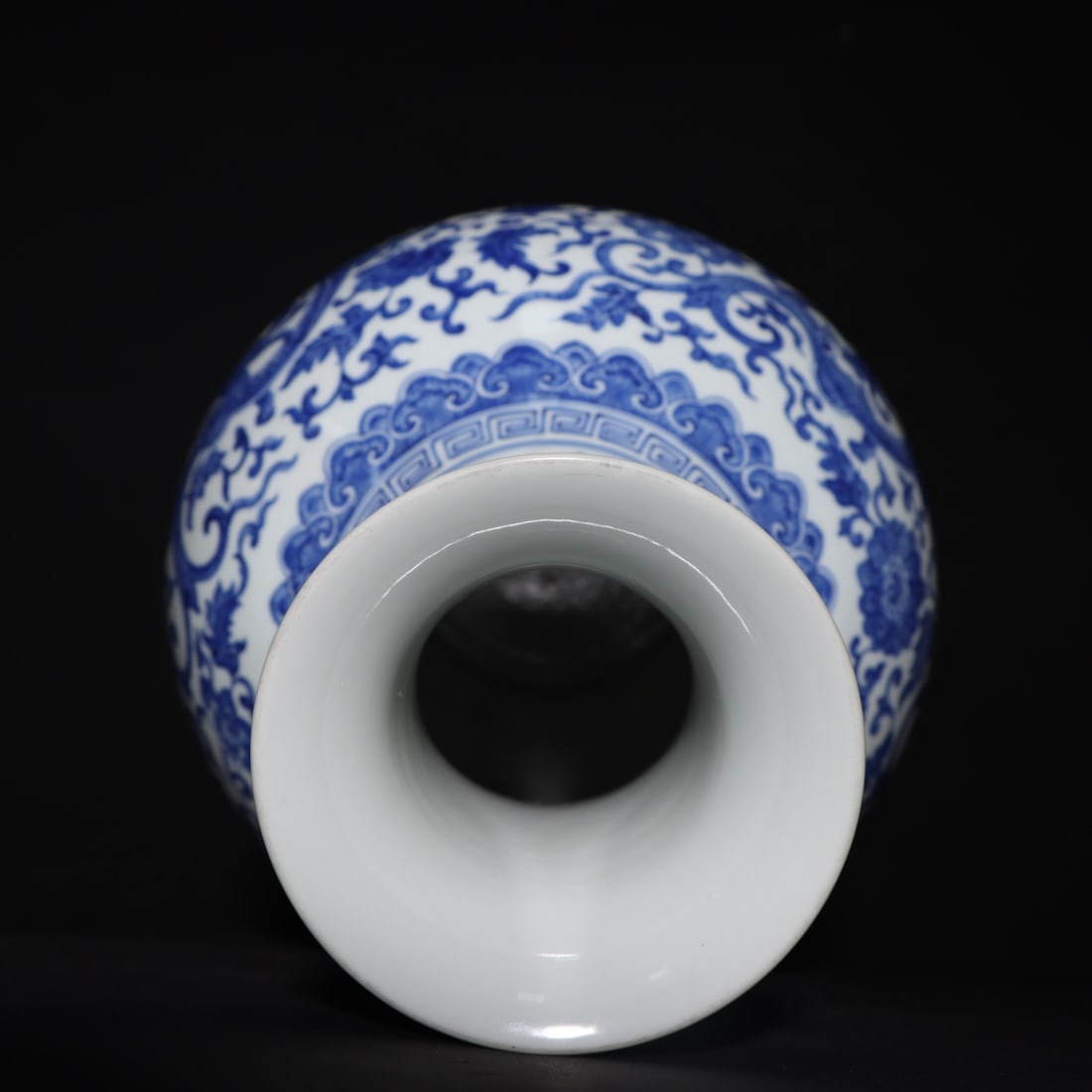 An Exquisite Blue and White Lotus Pattern Seawater Pattern Dragon Pattern Double-Ears Vase - 8