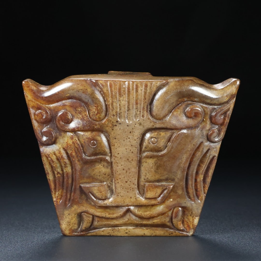 An Exquisite White Jade Beast-Face Pattern Ornament: An Exquisite White Jade Beast-Face Pattern Ornament Han Dynasty, China Size:10cmx8.3cmx3cm Weight:216.5g (The Dimensions Of All Batches Are Manually Measured.If You Need More Detailed Information,