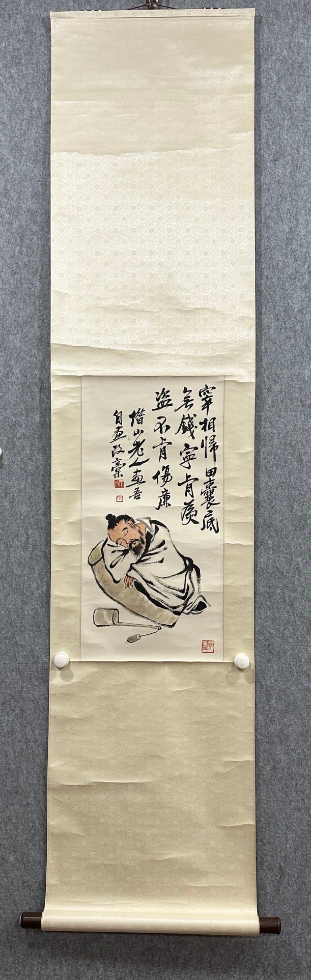 A Chinese Vertical Scroll Ink Painting of Figure on Paper: A Chinese Vertical Scroll Ink Painting of Figure on Paper Qi baishi Without frame Size:33cmx67cm (The Dimensions Of All Batches Are Manually Measured.If You Need More Detailed Information, Please