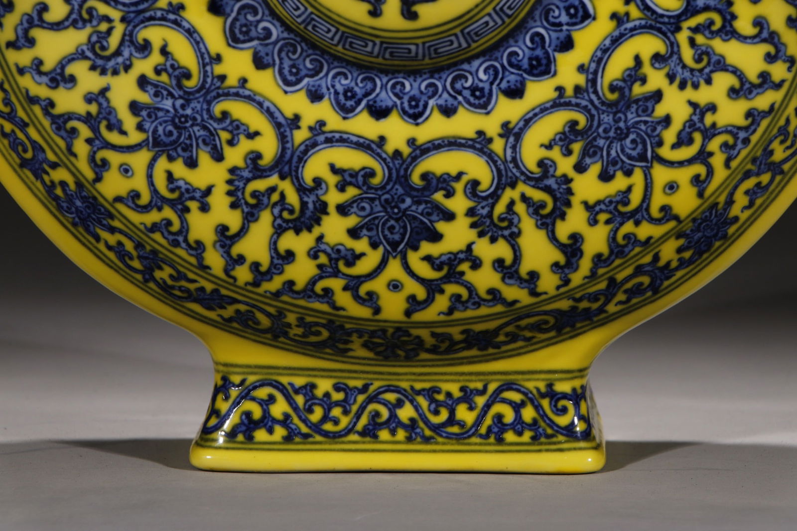 An Exquisite Blue and White Lotus Pattern Double-Ears Vase - 3