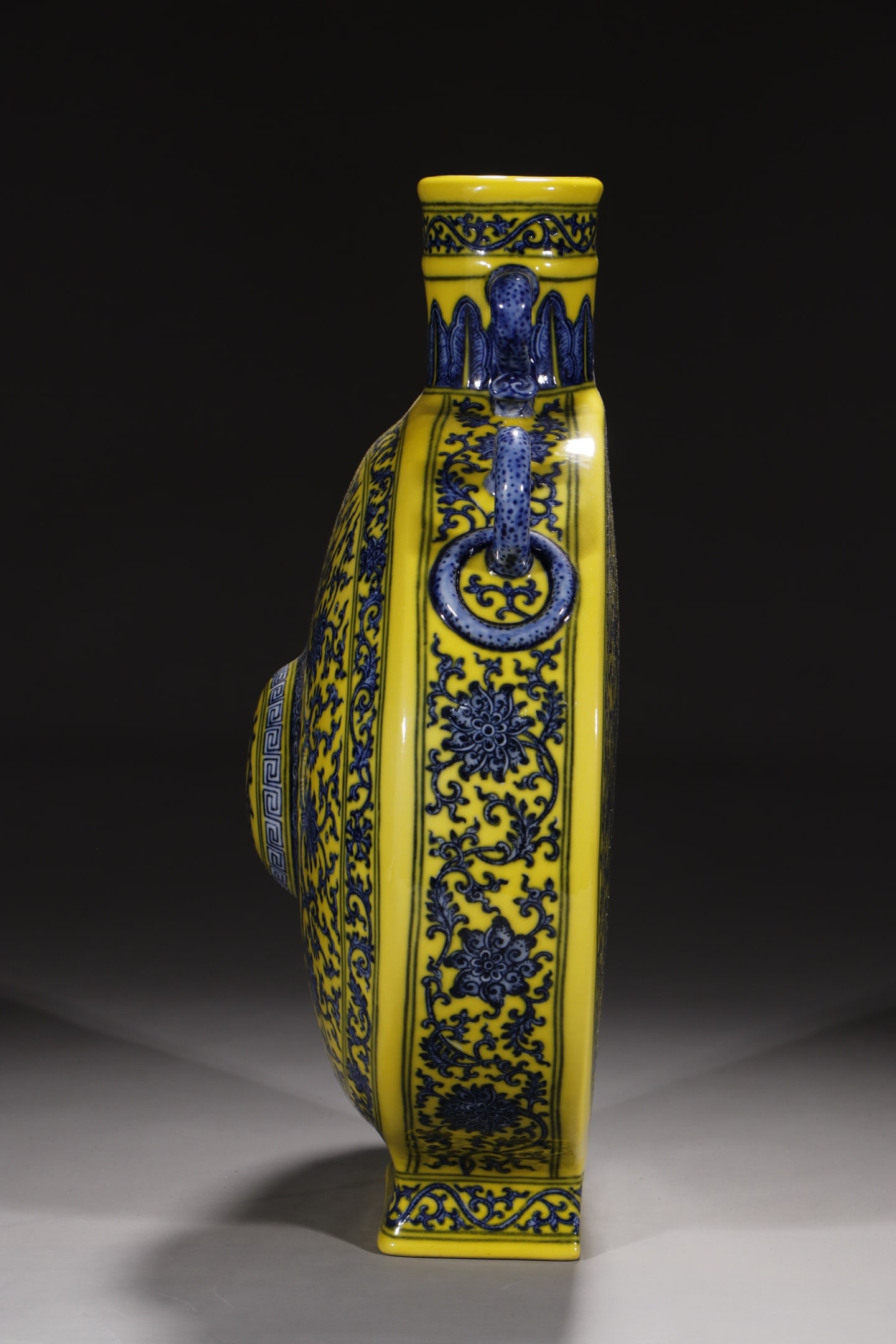 An Exquisite Blue and White Lotus Pattern Double-Ears Vase - 5