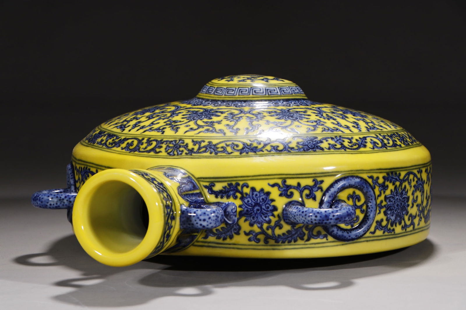 An Exquisite Blue and White Lotus Pattern Double-Ears Vase - 8