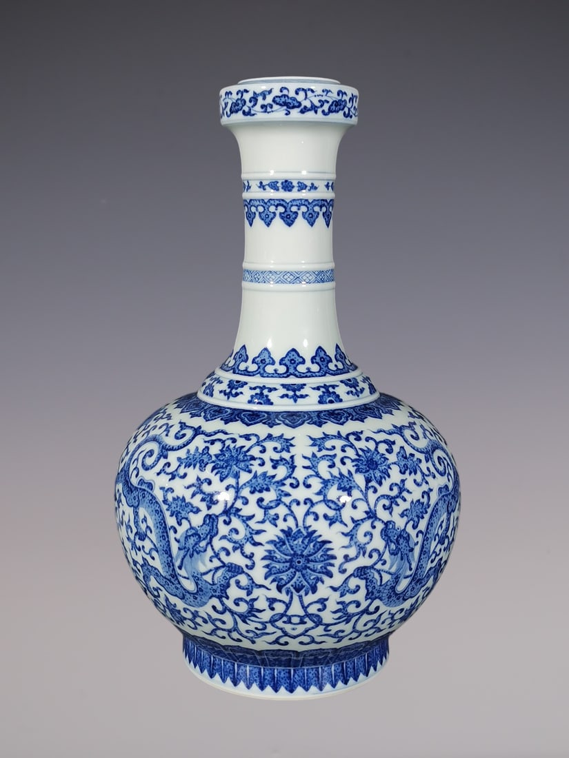 An Exquisite Blue and White Lotus Pattern Dragon Pattern Vase: An Exquisite Blue and White Lotus Pattern Dragon Pattern Vase Qing Dynasty, China Qianlong Six-character Mark Size:35.8cmx20.6cm (The Dimensions Of All Batches Are Manually Measured.If You Need More D