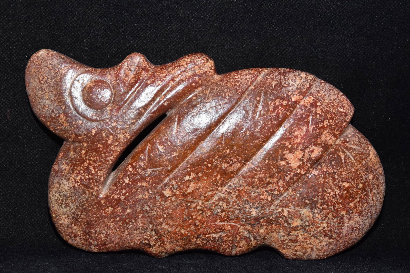 An Exquisite Hemo Jade Bird Ornament: An Exquisite Hemo Jade Bird Ornament Hongshan Culture Size:18.5cmx11.5cm Weight:510g (The Dimensions Of All Batches Are Manually Measured.If You Need More Detailed Information, Please Contact Our Cust