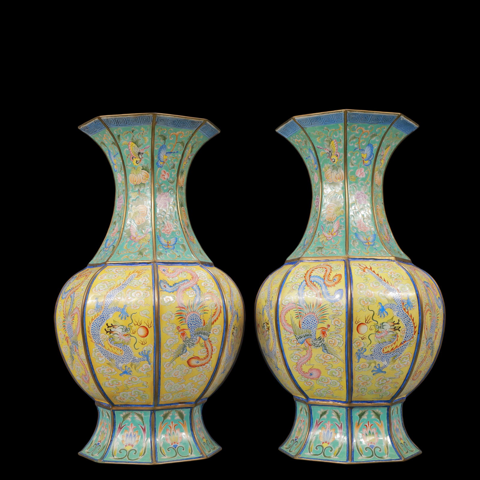 A Exquisite A pair of Coppery Enamel Flower and Butterfly Pattern Dragon and Phoenix Pattern Vase: A Exquisite A pair of Coppery Enamel Flower and Butterfly Pattern Dragon and Phoenix Pattern Vase Qing Dynasty, China Qianlong Four-character Mark Size:19cmx34cm Weight:4200g (The Dimensions Of All