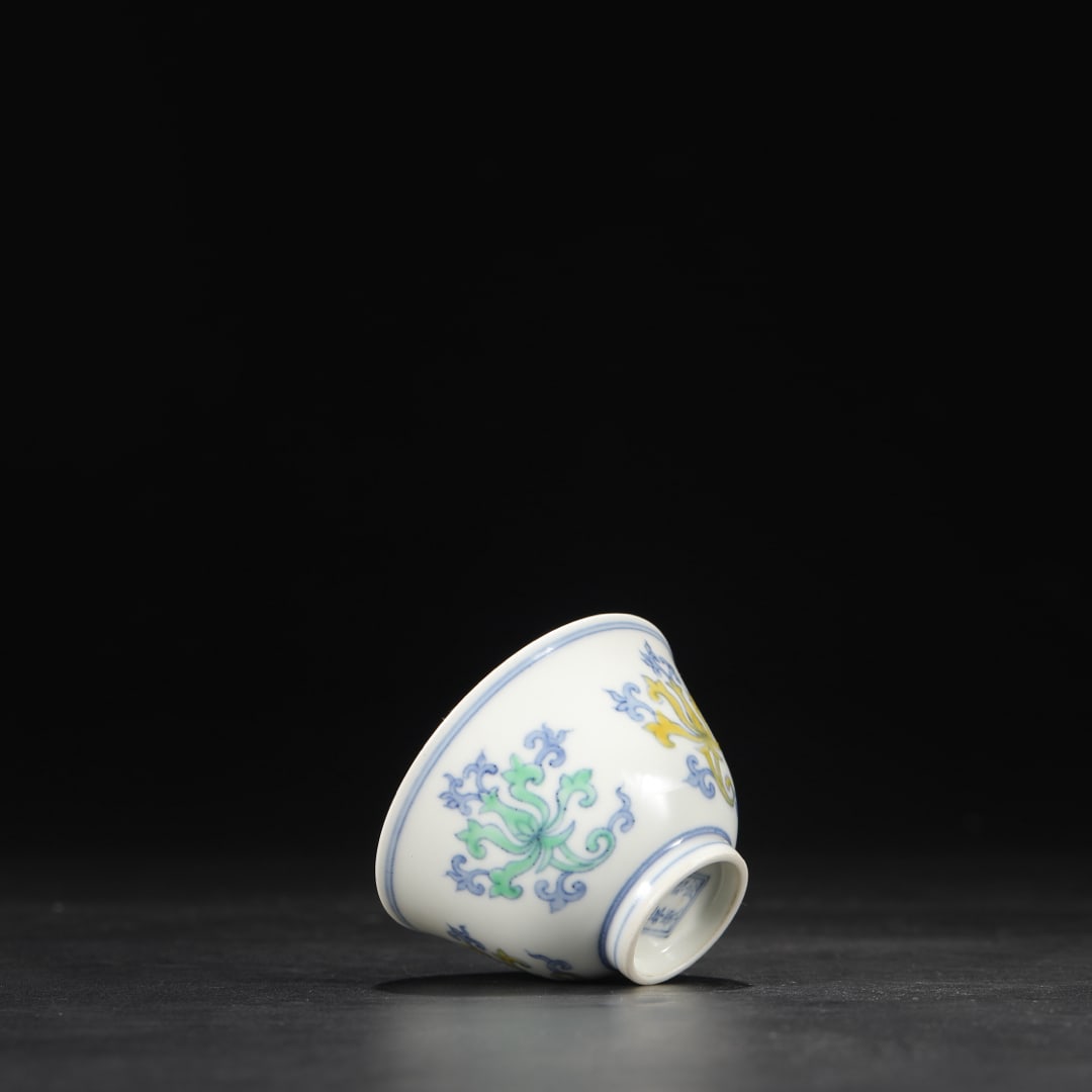 An Exquisite Doucai Flower Pattern Cup - 6