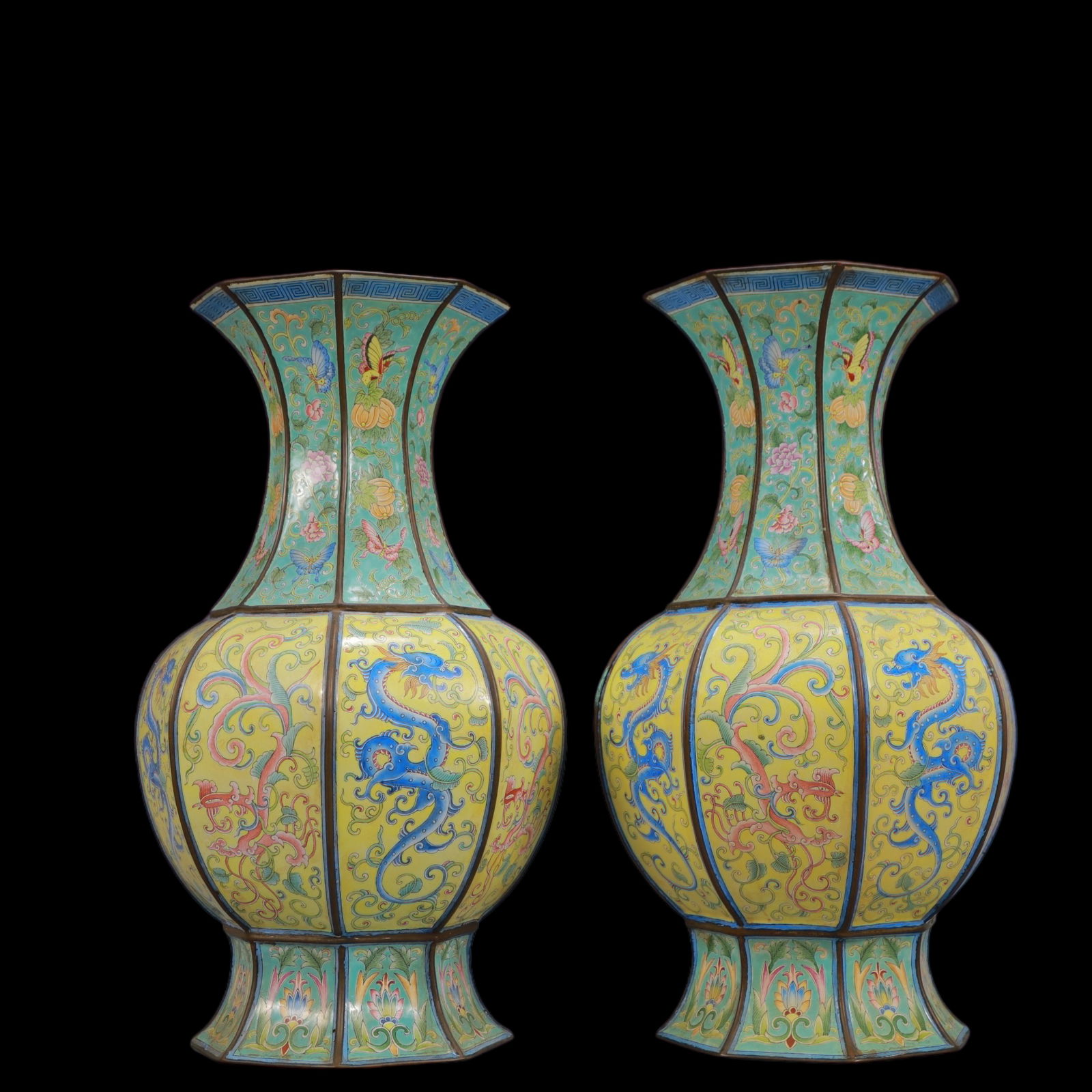 A Exquisite A pair of Coppery Enamel Flower and Butterfly Pattern Dragon Pattern Vase: A Exquisite A pair of Coppery Enamel Flower and Butterfly Pattern Dragon Pattern Vase Qing Dynasty, China Size:18cmx34cm Weight:4200g (The Dimensions Of All Batches Are Manually Measured.If You