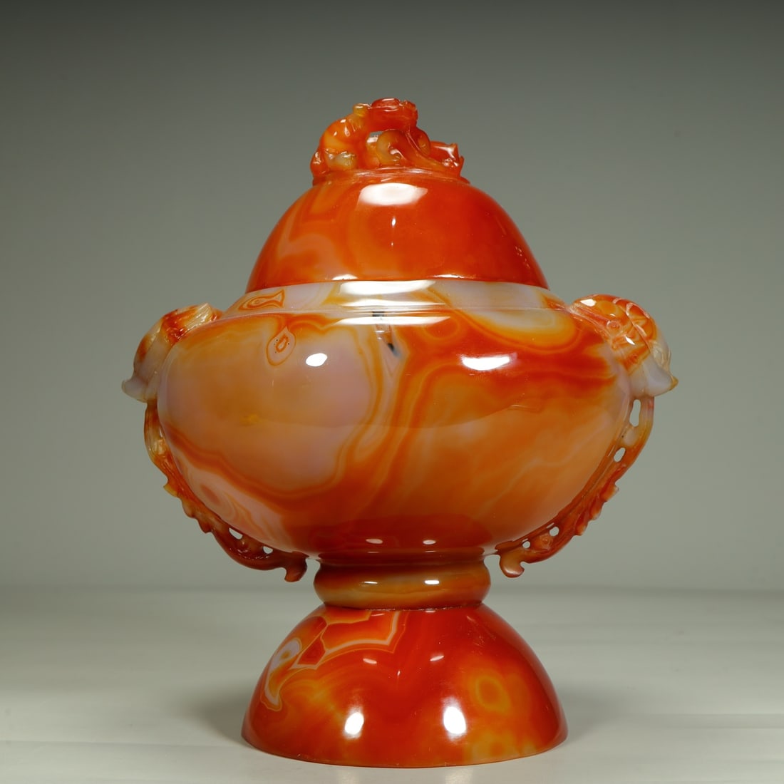 An Exquisite Agate Double-Ears Vase: An Exquisite Agate Double-Ears Vase Modern Time of China Size:23cmx18cm Weight:1796g (The Dimensions Of All Batches Are Manually Measured.If You Need More Detailed Information, Please Contact Our