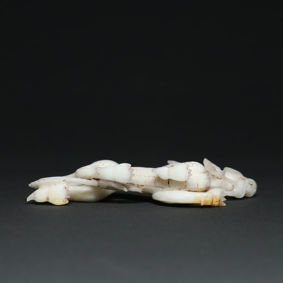 An Exquisite White Jade Dragon Ornament - 3