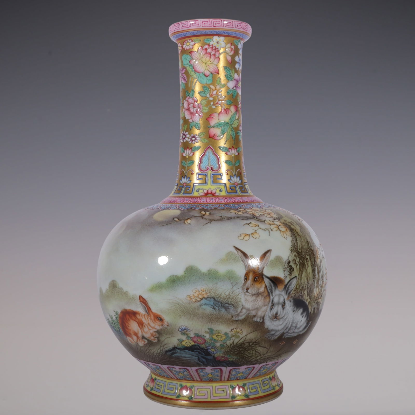 An Exquisite Enamel Flower Pattern Rabbit Pattern Vase: An Exquisite Enamel Flower Pattern Rabbit Pattern Vase Qing Dynasty, China Qianlong Four-character Mark Size:19.6cmx11.5cm (The Dimensions Of All Batches Are Manually Measured.If You Need More