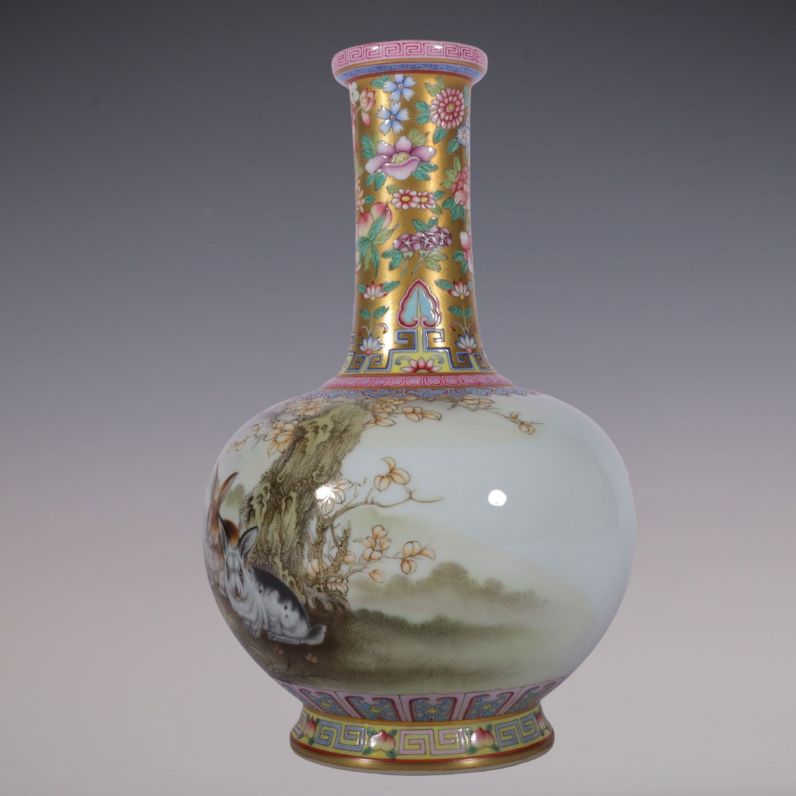An Exquisite Enamel Flower Pattern Rabbit Pattern Vase - 3