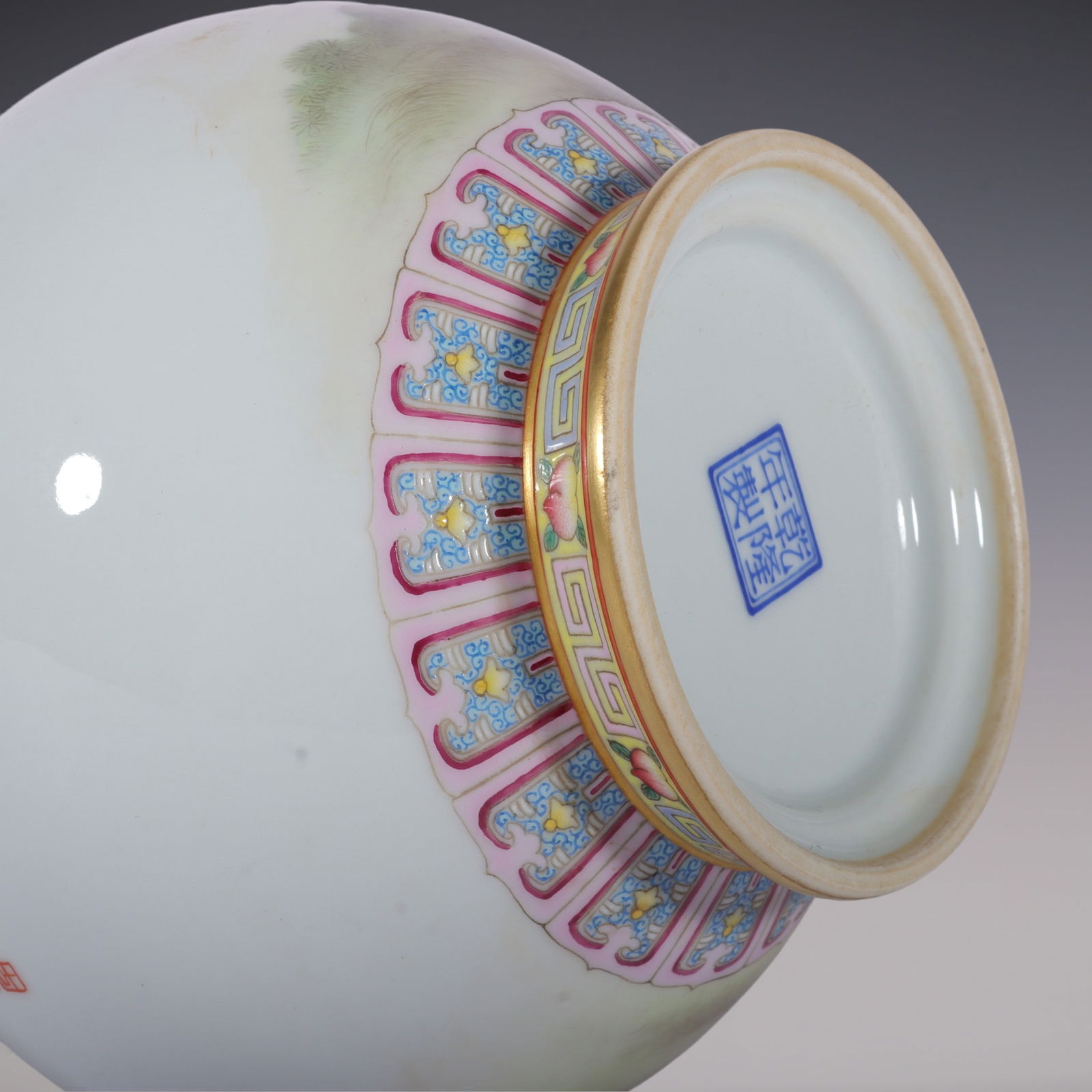 An Exquisite Enamel Flower Pattern Rabbit Pattern Vase - 7