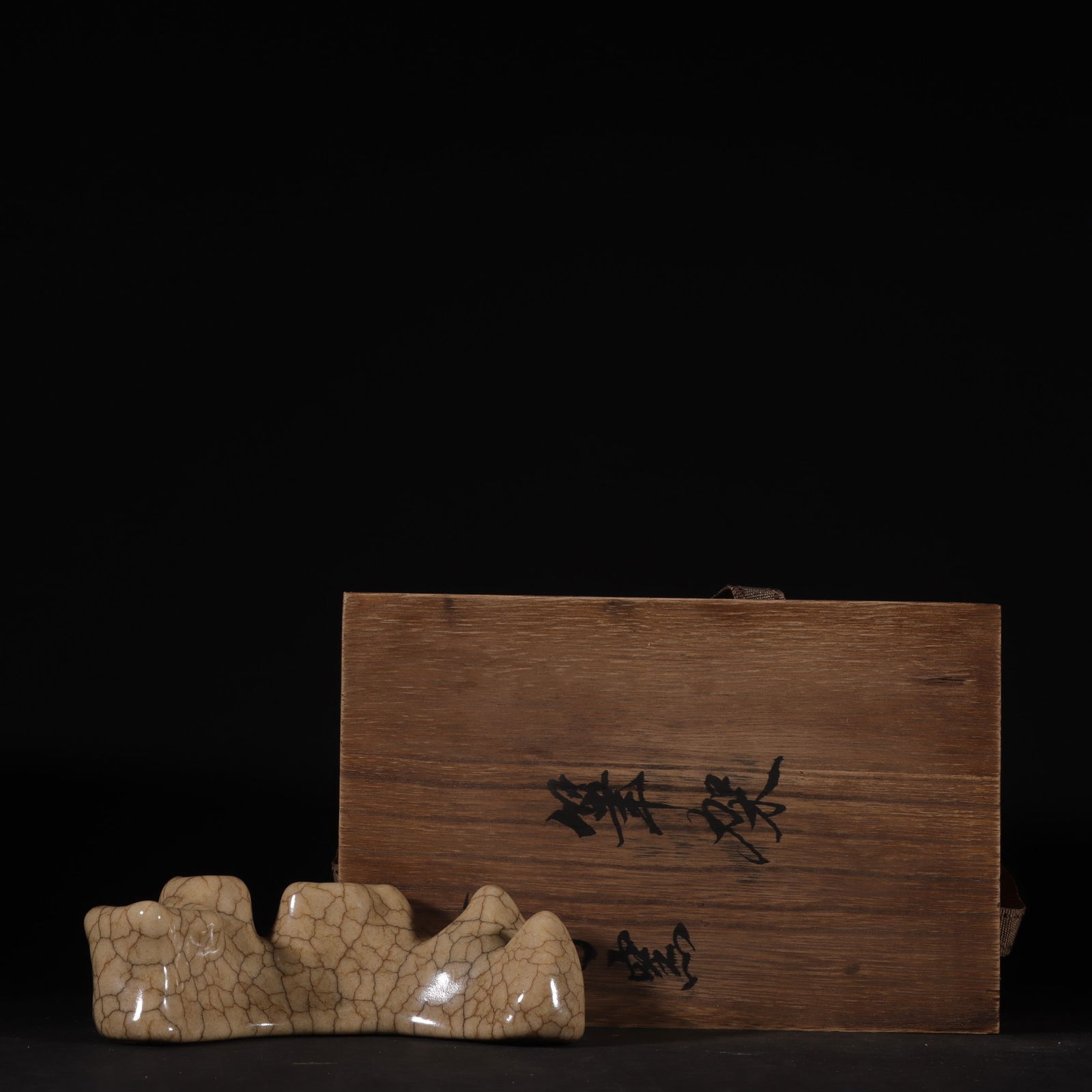 An Exquisite Ge yao Yellow Glazed Brush Holder: An Exquisite Ge yao Yellow Glazed Brush Holder Song Dynasty, China Size:4cmx14cm (The Dimensions Of All Batches Are Manually Measured.If You Need More Detailed Information, Please Contact Our