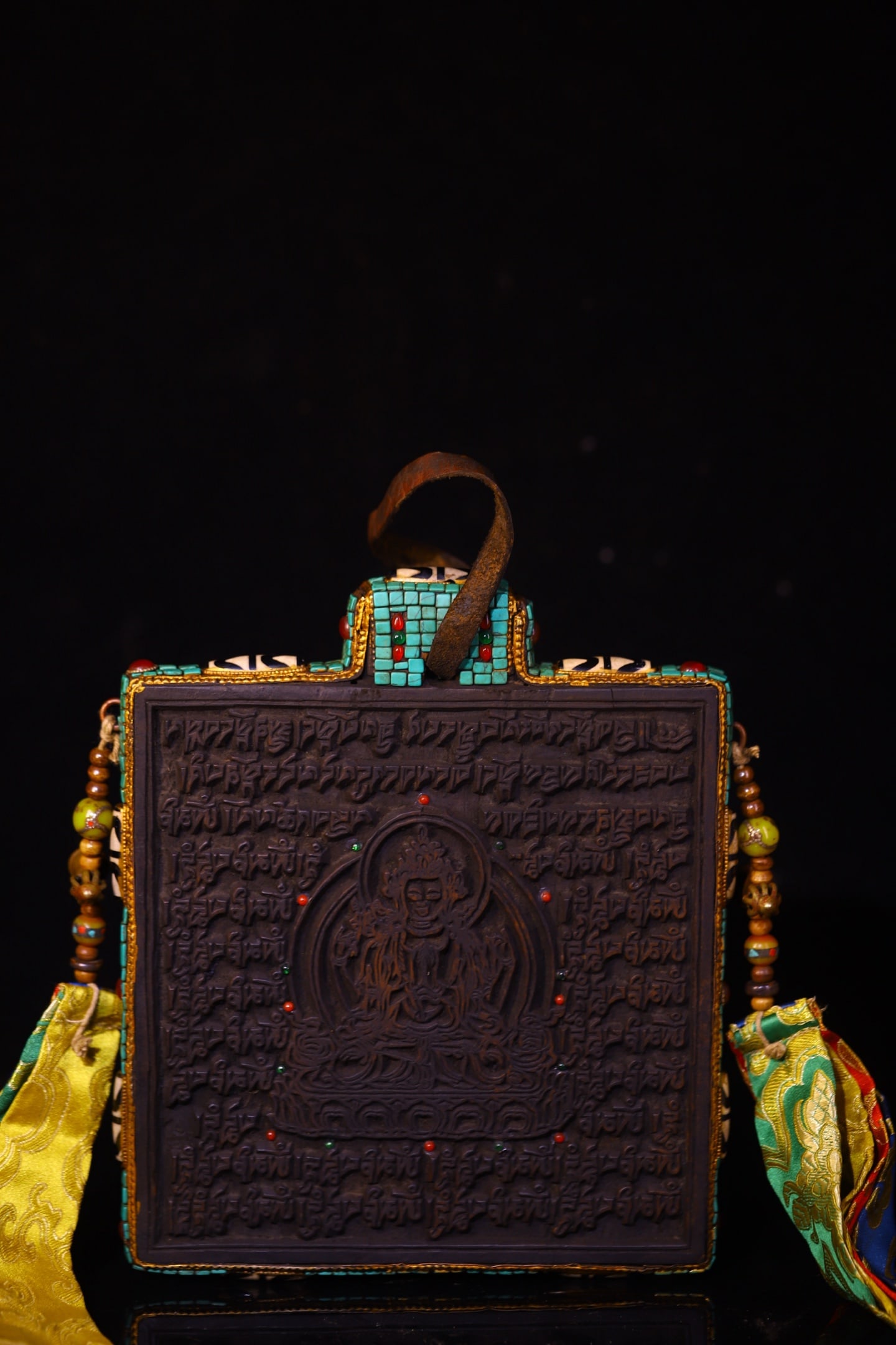 An Exquisite Wooden Inlaid Gems With Sanskrit Pendant: An Exquisite Wooden Inlaid Gems With Sanskrit Pendant Qing Dynasty, China Size:21cmx19cm Weight:800g (The Dimensions Of All Batches Are Manually Measured.If You Need More Detailed Information,