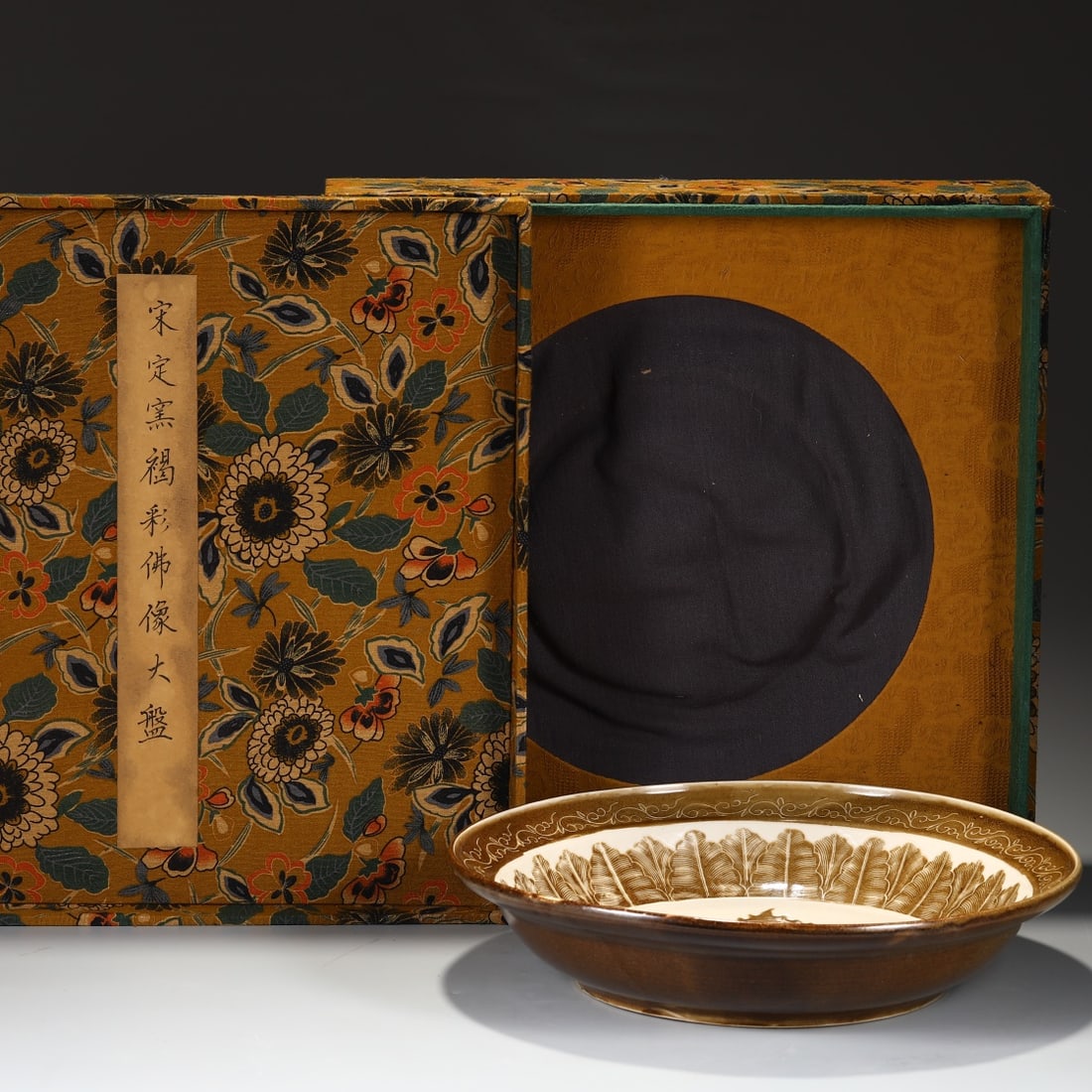 An Exquisite Ding yao Buddha Statue Pattern Plate: An Exquisite Ding yao Buddha Statue Pattern Plate Song Dynasty, China Size:8cmx35.5cm (The Dimensions Of All Batches Are Manually Measured.If You Need More Detailed Information, Please Contact Our