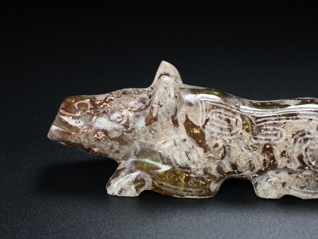 An Exquisite White Jade Tiger Ornament - 2