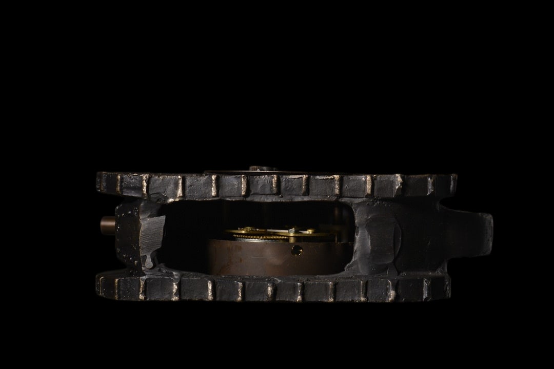 An Exquisite Bronze Tank-Shaped Clock - 8